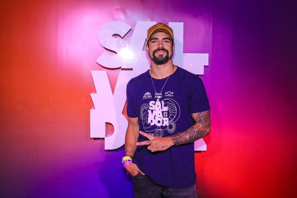 fotos:-veja-como-ficou-o-carro-de-corrida-de-caio-castro-apos-acidente