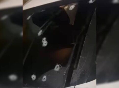 mae-e-filha-sao-fuziladas-com-mais-de-20-tiros-dentro-de-carro-no-rj