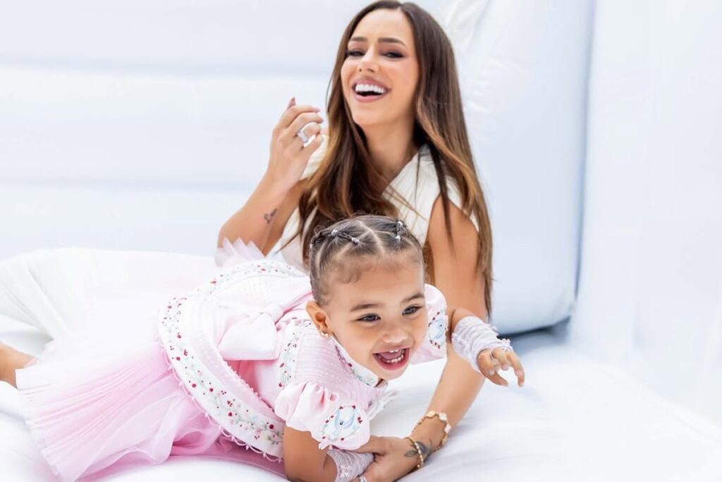 video:-mavie-encanta-web-ao-detalhar-passeio-e-compras-no-shopping