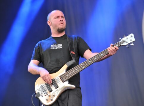 baixista-do-limp-bizkit-foi-achado-morto-em-poca-de-sangue,-diz-site