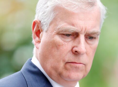 entenda-a-relacao-de-andrew-e-epstein,-que-motivou-punicao-de-charles