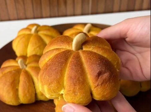 pao-de-abobora:-preparo-facil-que-vai-roubar-a-cena-no-halloween