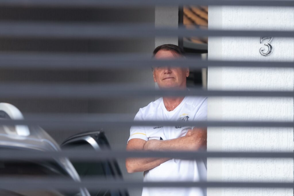 a-cautela-de-bolsonaro-com-telefonemas-na-prisao-domiciliar