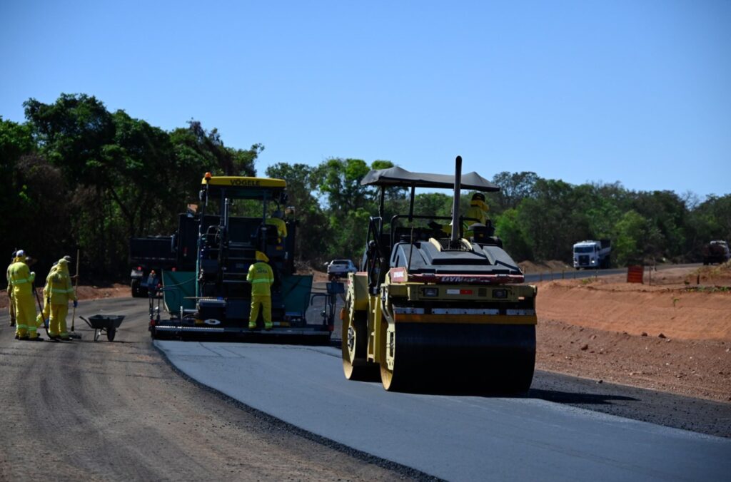 governo-de-goias-inicia-capa-asfaltica-em-obras-da-go-219