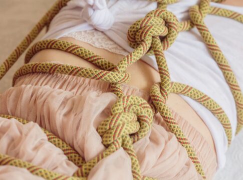 shibari:-entenda-tecnicas-e-posicoes-sexuais-para-explorar-o-fetiche
