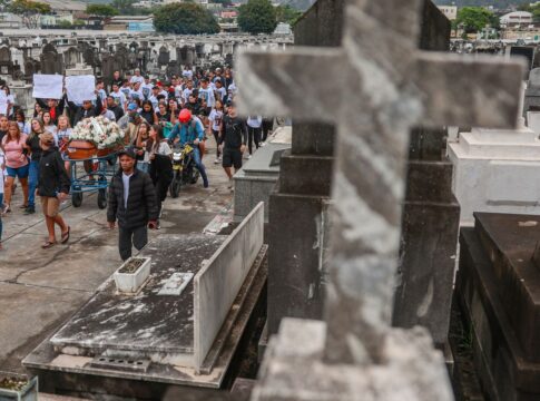 pt,-psol-e-pcdob-pedem-ao-stf-acesso-de-familiares-a-pericia-de-corpos