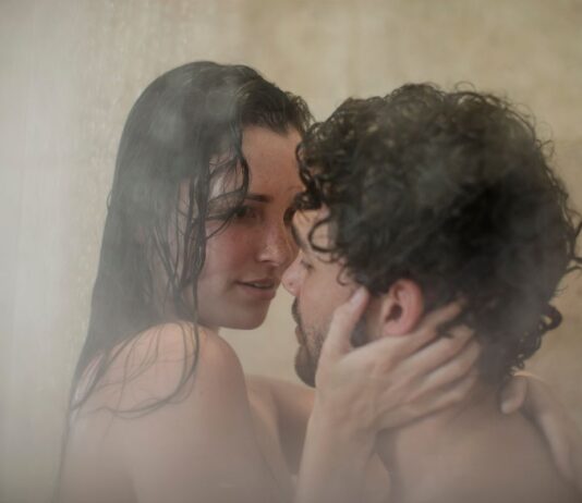 sentada-fatal:-10-variacoes-da-posicao-para-gozar-muito-e-gemer-alto