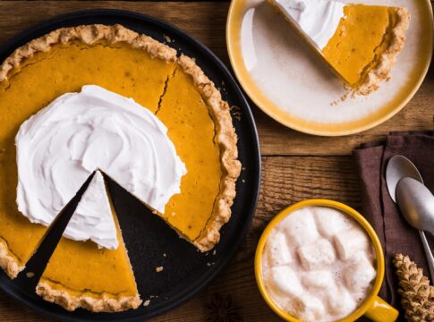 veja-passo-a-passo-facil-da-torta-de-abobora-tradicional-de-halloween