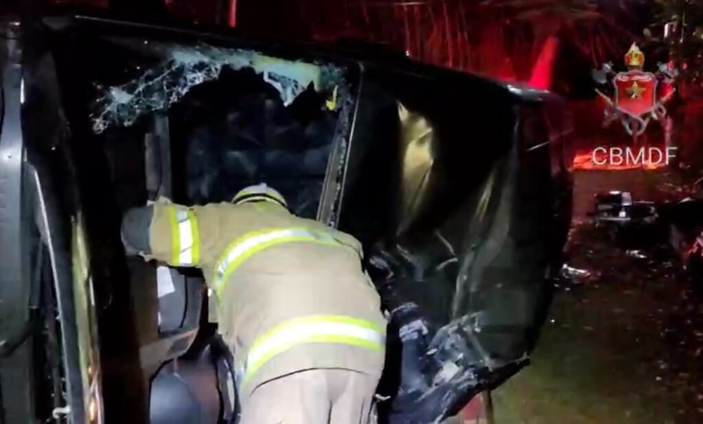 van-com-18-atletas-de-sp-que-praticam-ginastica-acrobatica-tomba-no-df