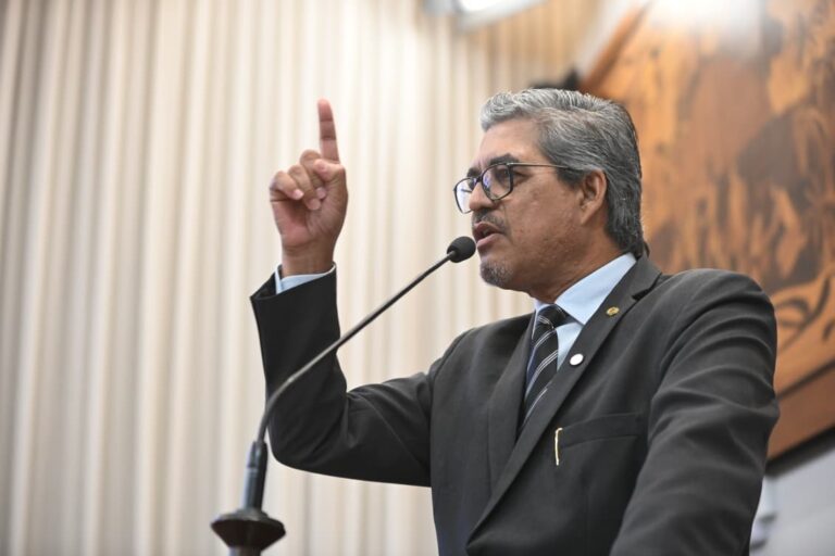 Edvaldo Magalhães se solidariza com família do bebê José Pedro e denuncia mortes em Feijó