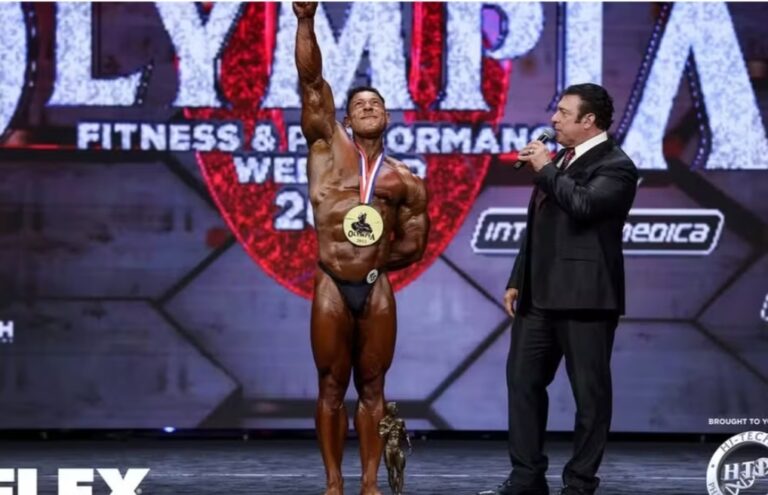Ramon Dino faz história e se torna o primeiro brasileiro campeão mundial no Mr. Olympia