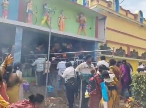 tumulto-em-templo-na-india-deixa-9-mortos-e-dezenas-de-feridos.-video