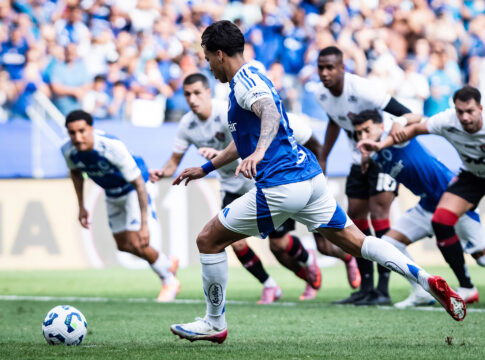 brasileirao:-kaio-jorge-marca-2-pelo-cruzeiro-e-se-isola-na-artilharia