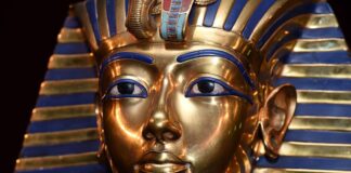 pela-1a-vez,-tumba-completa-do-farao-tutancamon-e-exibida-em-museu