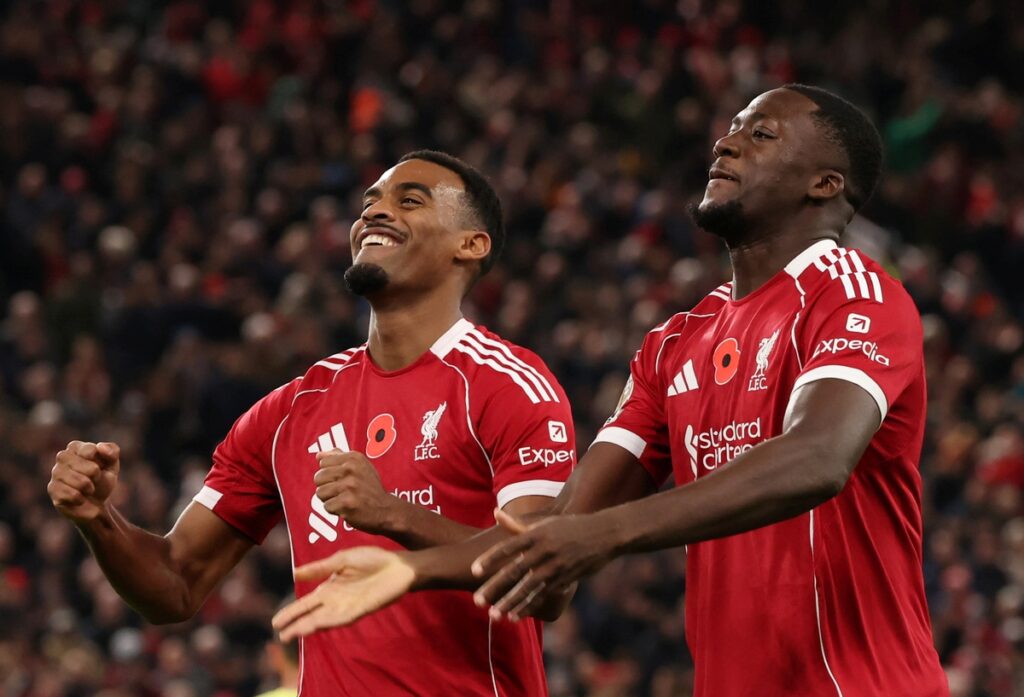 premier-league:-apos-quatro-derrotas,-liverpool-vence-aston-villa