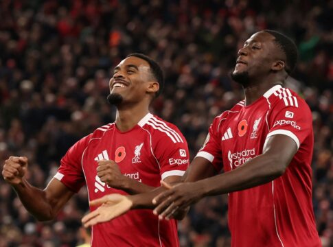 premier-league:-apos-quatro-derrotas,-liverpool-vence-aston-villa