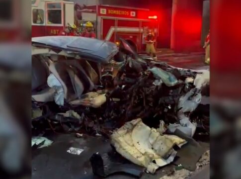 mercedes-bate-forte-em-pilar,-pega-fogo-e-motorista-morre-na-epia