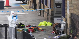 ataque-com-faca-em-trem-na-inglaterra-deixa-11-feridos