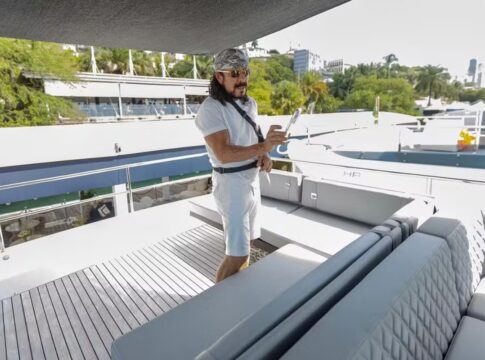 bell-marques-compra-luxuosa-lancha-de-r$-14-milhoes.-veja-fotos