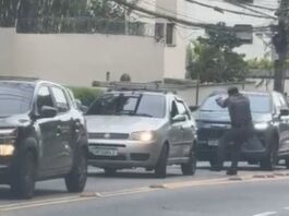 dupla-e-alvejada-por-pms-apos-roubo-em-avenida-na-zona-oeste-de-sp