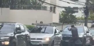 dupla-e-alvejada-por-pms-apos-roubo-em-avenida-na-zona-oeste-de-sp