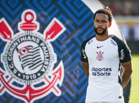apos-tres-meses,-memphis-depay-volta-a-marcar-gol-pelo-corinthians