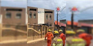 igreja-evangelica-pega-fogo-na-cidade-estrutural