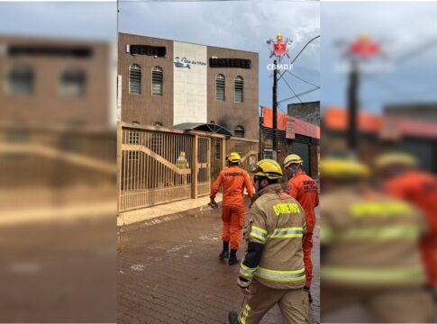 igreja-evangelica-pega-fogo-na-cidade-estrutural