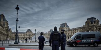roubo-no-louvre-foi-realizado-por-amadores,-diz-promotoria