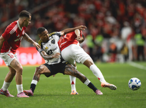 atletico-mg-reclama-de-arbitragem-apos-empate-com-o-internacional