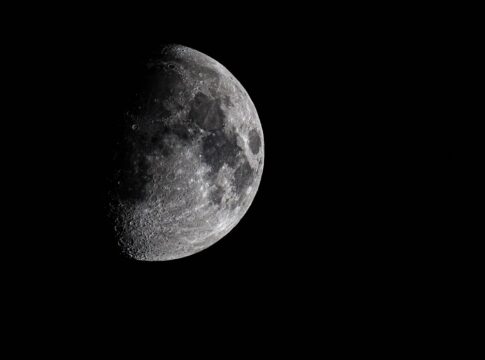 lado-oculto-da-lua-e-“janela-para-o-passado”,-segundo-especialista