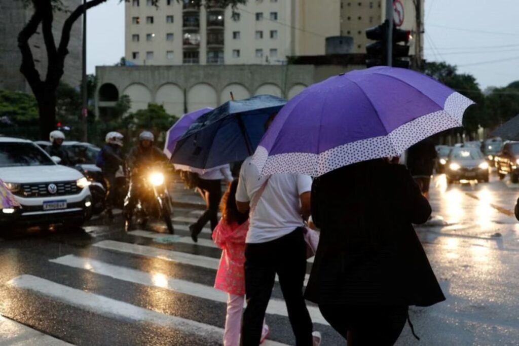 chuva-continua-durante-a-semana-e-temperatura-atinge-30°c-em-sp