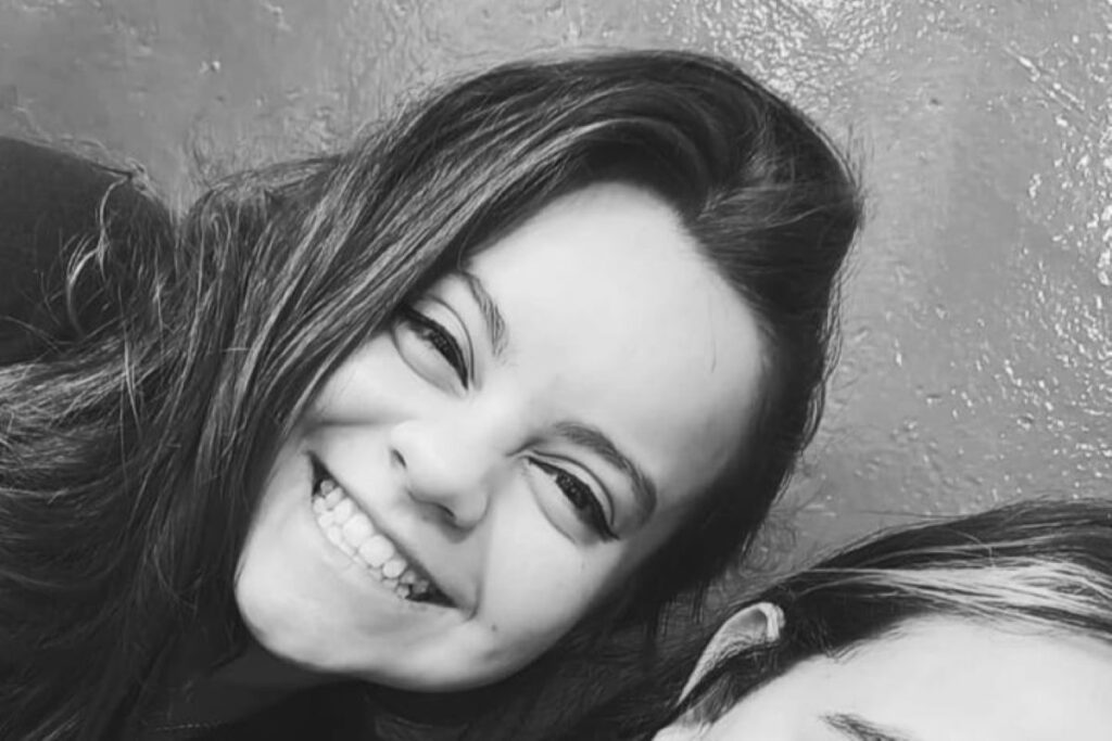 imagens-mostram-momento-em-que-jovem-e-baleada-na-cabeca-em-assalto