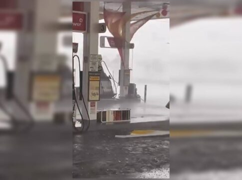 chuva-com-vento-arranca-bomba-de-diesel-e-destelha-casas-no-df