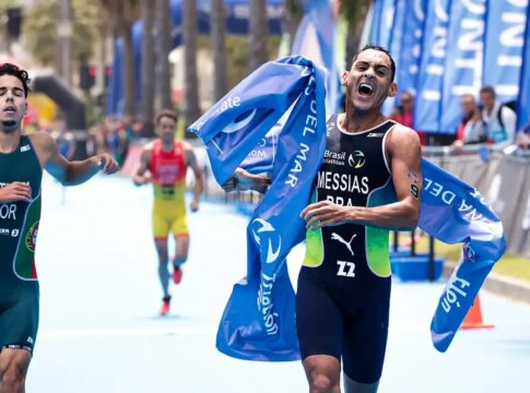 triatlo:-manoel-messias-e-bicampeao-da-etapa-da-copa-do-mundo-no-chile