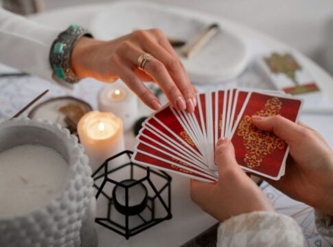 baralho-cigano:-veja-as-previsoes-de-trabalho-e-amor-para-novembro