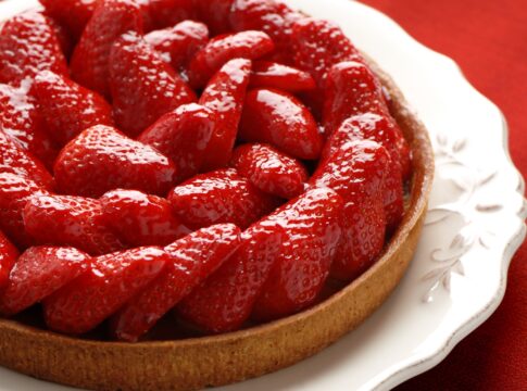 torta-de-morango-cremosa:-facil,-e-a-sobremesa-ideal-para-a-familia