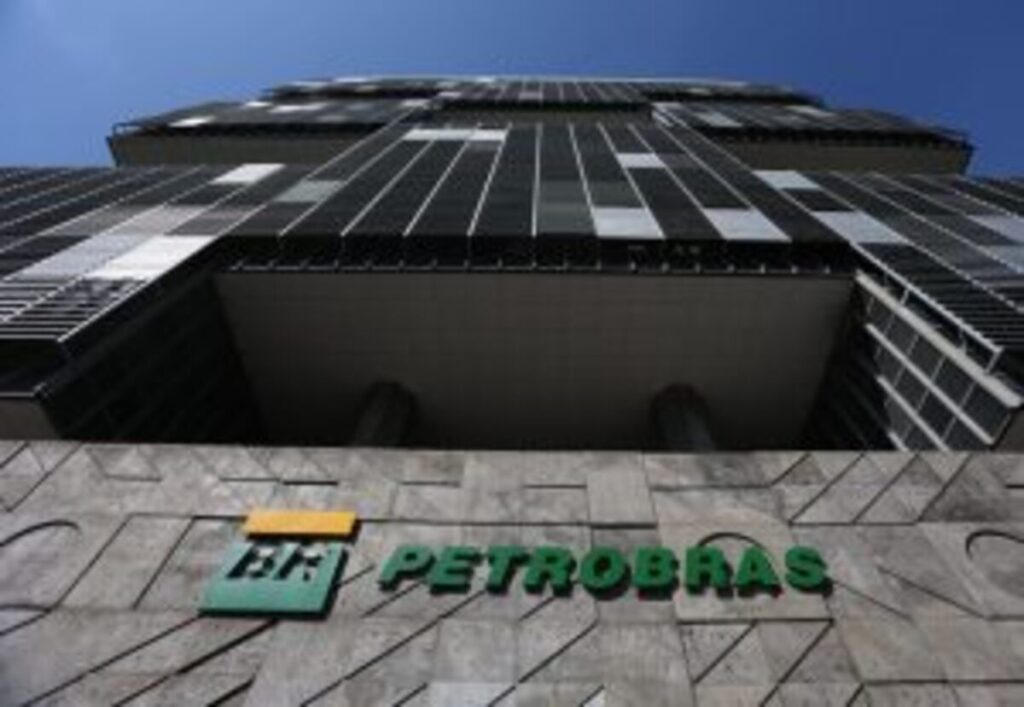 petrobras-cria-programa-de-demissao-voluntaria-para-1,1-mil-empregados