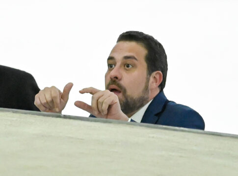 boulos-diz-que-operacao-no-rio-fez-“demagogia-com-a-vida-das-pessoas”