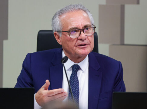 renan-calheiros-divulga-parecer-sobre-projeto-de-isencao-do-ir