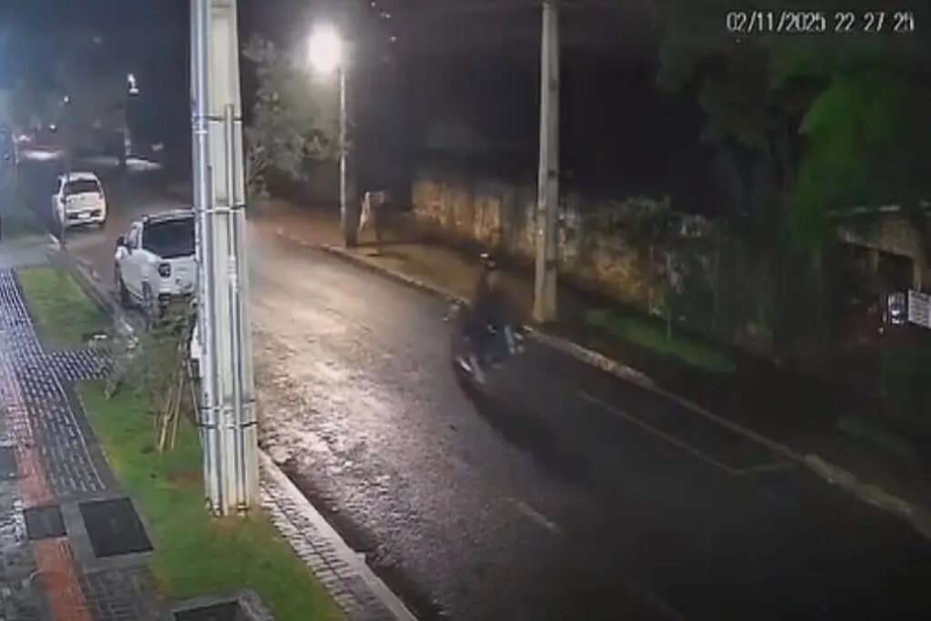 criminosos-furtam-moto-em-menos-de-10-segundos-em-maringa.-video