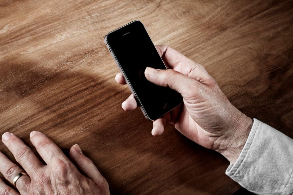 oab-rj-aponta-falha-grave-de-seguranca-no-whatsapp-e-aciona-meta