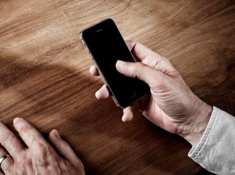 oab-rj-aponta-falha-grave-de-seguranca-no-whatsapp-e-aciona-meta