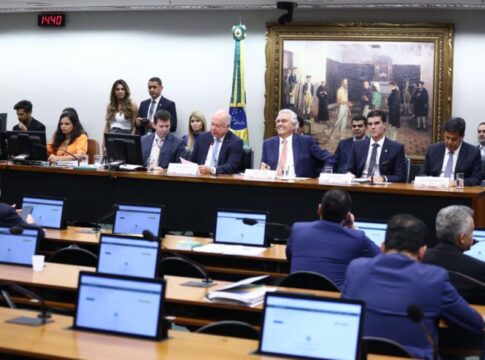 apos-pressao,-camara-adia-pl-que-equipara-faccao-a-terrorismo