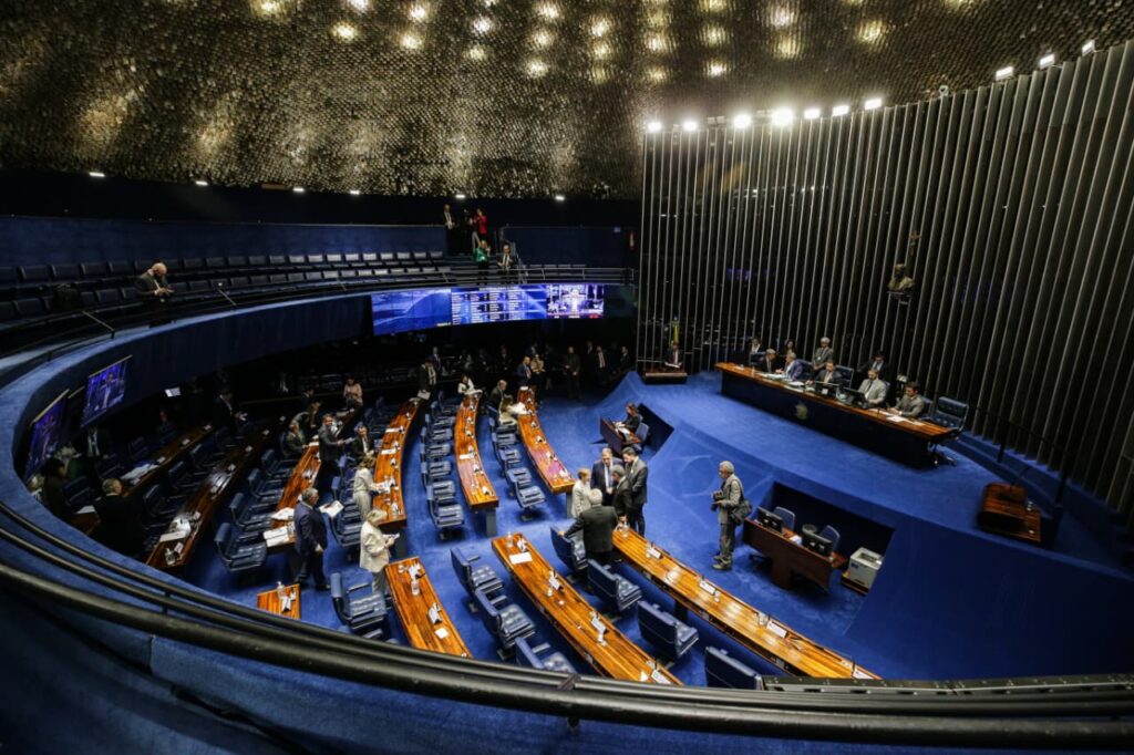 senado-aprova-a-distribuicao-de-cordoes-de-girassois-no-sus
