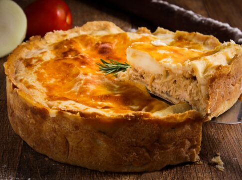 torta-de-frango:-megacremosa-e-rapida,-esta-receita-e-irresistivel