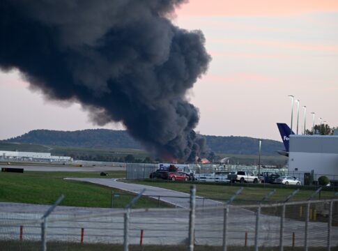 explosao-de-aviao-nos-eua-deixa-ao-menos-3-mortos-e-11-feridos