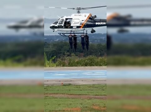 “treino-de-guerra”-chama-atencao-com-pms-do-df-pendurados-em-aeronave