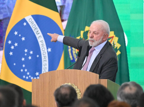 lula-decide-ir-a-colombia-para-discutir-venezuela-antes-da-cop30