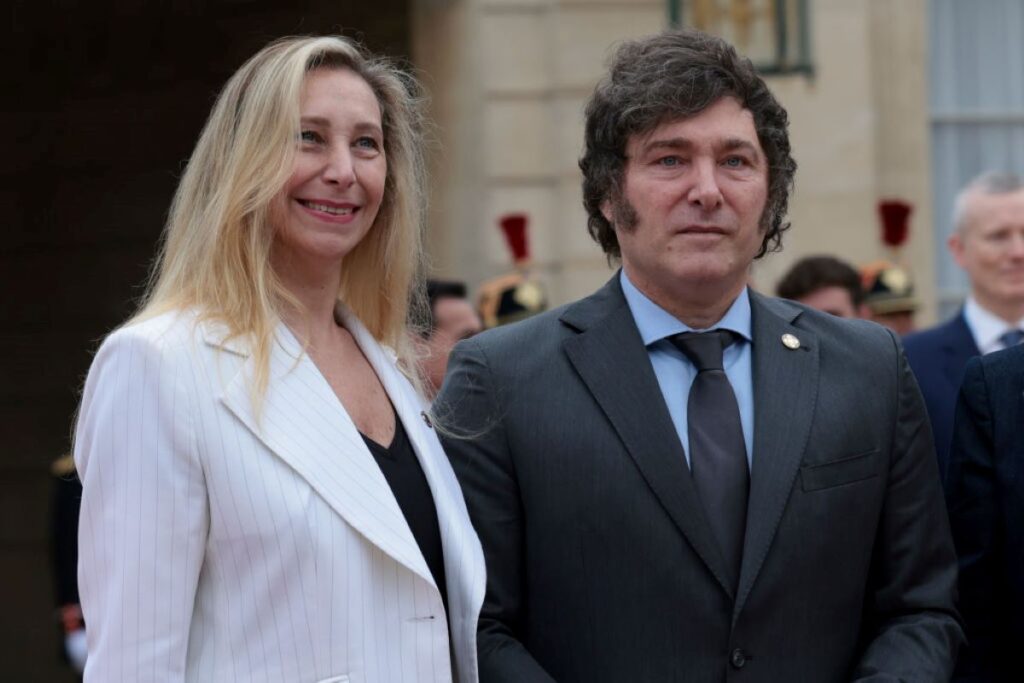 poderosa,-irma-de-milei-usa-taro-para-definir-passos-do-governo